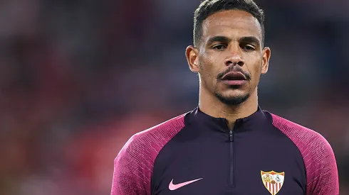 Fernando Reges durante partida pelo Sevilla. (Photo by Fran Santiago/Getty Images)
