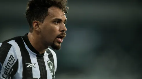 Eduardo jogador do Botafogo durante partida contra o Guarani-PAR no estadio Engenhao pelo campeonato Copa Sul-Americana 2023. Foto: Jorge Rodrigues/AGIF
