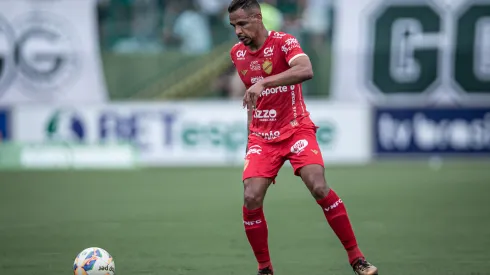 Fernando fez apenas seis jogos pelo Vila Nova – Foto: Isabela Azine/AGIF
