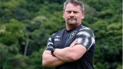 Currículo recheado: Técnico interino do Botafogo, Fábio Matias, já tem planos para o time. Vitor Silva/Botafogo