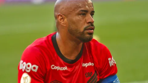 Thiago Heleno jogador do Athletico-PR durante partida contra o Corinthians no estadio Arena da Baixada pelo campeonato BRASILEIRO A 2023. Foto: Gabriel Machado/AGIF
