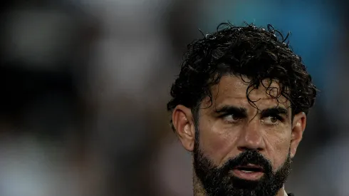 Diego Costa jogador do Botafogo durante aquecimento antes da partida contra o Defensa y Justicia no estadio Engenhao pelo campeonato Copa Sul-Americana 2023. Foto: Thiago Ribeiro/AGIF
