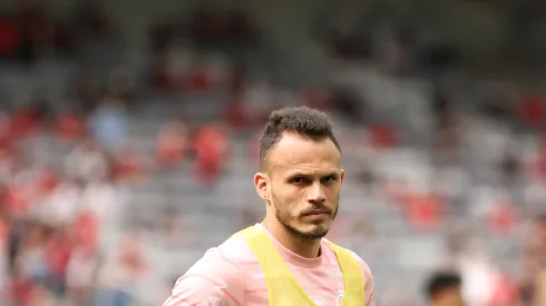 Rene durante aquecimento antes da partida contra o Athletico-PR no estadio Arena da Baixada pelo campeonato Brasileiro A 2021. Foto: Joao Vitor Rezende Borba/AGIF
