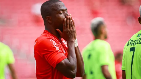 Enner Valencia jogador do Internacional lamenta durante partida contra o Ypiranga no estadio Beira-Rio pelo campeonato Gaucho 2024. Foto: Maxi Franzoi/AGIF