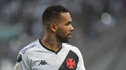Foto: Thiago Ribeiro/AGIF - Alex Teixeira no Vasco em 2023