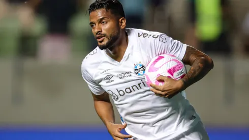 Reinaldo jogador do Gremio comemora seu gol durante partida contra o America-MG no estadio Independencia pelo campeonato Brasileiro A 2023. Foto: Gilson Lobo/AGIF
