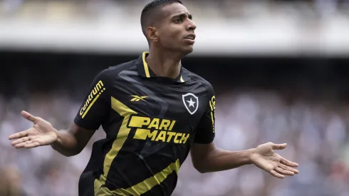 Victor Sá deixou o Botafogo para assinar com o Krasnodar, da Rússia – Foto: Jorge Rodrigues/AGIF
