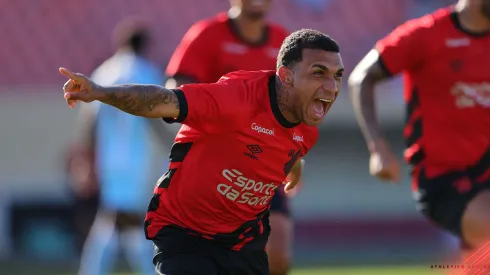 Foto: José Tramontin/athletico.com.br - Petterson seu primeiro gol pelo Athletico.