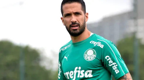 Zagueiro Luan, peça 'cotada' no Grêmio, durante treino do Palmeiras na Academia de Futebol. Foto: Bruno Ulivieri/AGIF