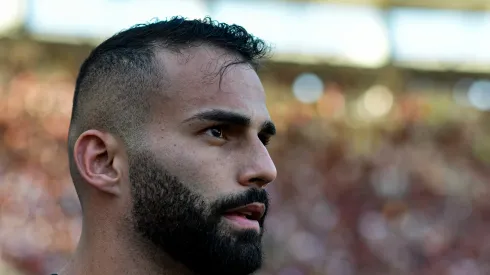 Thiago Maia, cotado no Internacional, durante partida pelo Flamengo contra o Athletico-PR no estadio Maracana pelo campeonato Brasileiro A 2022. Foto: Thiago Ribeiro/AGIF
