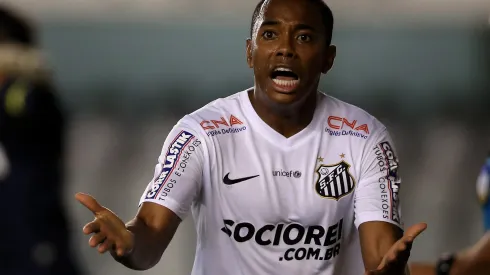 Marcelo Teixeira se pronuncia sobre Robinho no CT do Santos.
