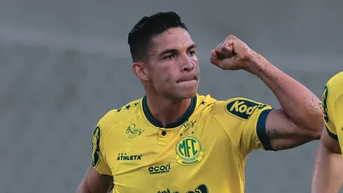 Rodrigo Ferreira jogador do Mirassol comemora seu gol durante partida contra o Palmeiras no estádio Arena Barueri pelo campeonato Paulista 2024. Ettore Chiereguini/AGIF
