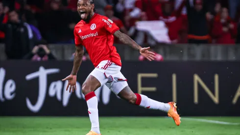 Luiz Adriano, em partida pela Libertadores 2023. Jogador vai defender o Vitória até dezembro - Foto: Maxi Franzoi/AGIF