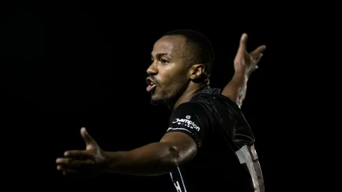 Foto: Jorge Rodrigues/AGIF – Marlon Freitas durante a partida contra o Nova Iguaçu no Campeonato Carioca de 2023.
