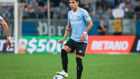 Carballo atuando no Grêmio em 2023 - Foto: Maxi Franzoi/AGIF