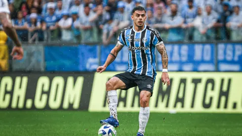 Foto: Maxi Franzoi/AGIF – Carballo durante o confronto contra o Corinthians no Campeonato Brasileiro de 2023.
