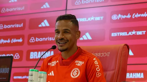 Foto: Ricardo Duarte/Internacional – Fernando em sua entrevista coletiva de apresentação.
