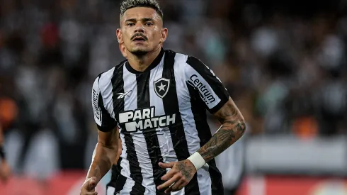 Tiquinho Soares comemorando gol contra o Aurora na Libertadores - Foto: Thiago Ribeiro/AGIF