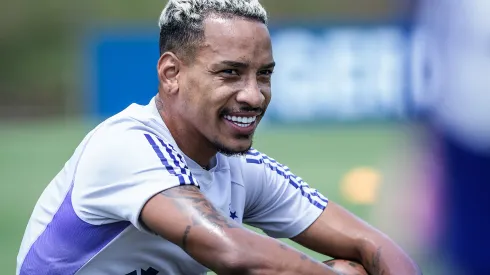 Foto: Gustavo Aleixo/Cruzeiro – Matheus Pereira durante treinamento do Cruzeiro na Toca da Raposa.
