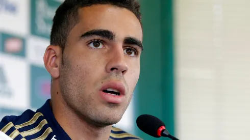 Volante Gabriel durante coletiva de imprensa no Palmeiras no CT Academia de Futebol - Barra Funda. Atualmente, atleta está barrado no Inter. Foto: Daniel Vorley/AGIF.