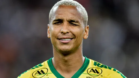 Deyverson durante partida contra o Fluminense no estadio Maracana pelo campeonato BRASILEIRO A 2023. Centroavante pode parar em adversário alviverde. Foto: Thiago Ribeiro/AGIF
