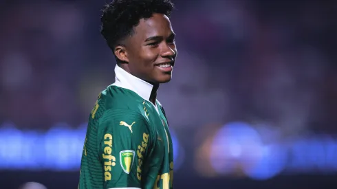 Endrick em campo pelo Palmeiras. Atacante vai para o Real Madrid em breve - Foto: Ettore Chiereguini/AGIF