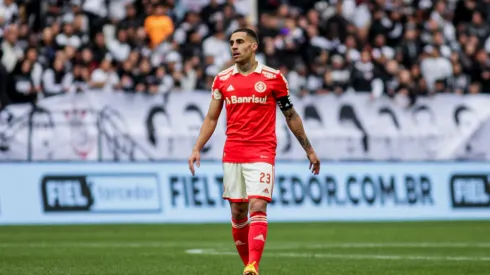 Foto: Guilherme Drovas/AGIF – Gabriel durante partida contra o Corinthians no Campeonato Brasileiro de 2022.
