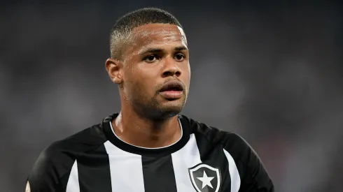 Junior Santos jogador do Botafogo durante partida contra o Fortaleza no estadio Engenhao pelo campeonato BRASILEIRO A 2023. Declaração do atleta chegou na torcida. Foto: Thiago Ribeiro/AGIF
