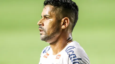 Aderlan jogador do Santos durante partida contra o Corinthians na Vila Belmiro pelo campeonato Paulista 2024. Foto: Reinaldo Campos/AGIF
