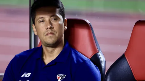 Thiago Carpini em derrota para o Novorizontino. Treinador balança no cargo - Foto: Marcello Zambrana/AGIF