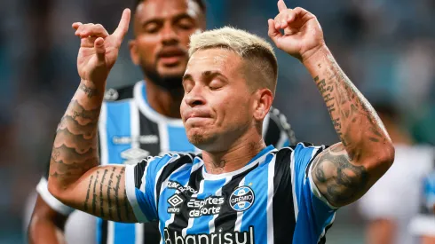 Soteldo comemorando gol pelo Gauchão. Atacante se lesionou com quatro partidas – Foto: Maxi Franzoi/AGIF
