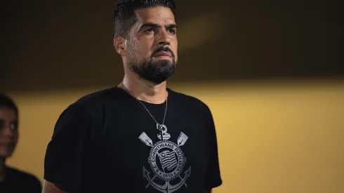 António Oliveira, em partida contra o São Bernardo. Treinador conta com alguns desfalques - Foto: Ettore Chiereguini/AGIF