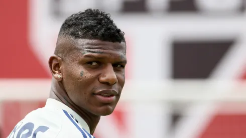 Arboleda durante treino do Sao Paulo no CT Barra Funda. Zagueiro pode estar de saída. Foto: Marcello Zambrana/AGIF