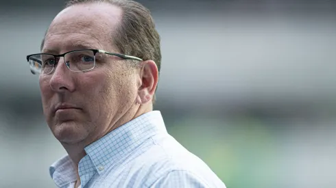 John Textor socio majoritario do Botafogo antes da partida contra o Fortaleza no estadio Maracana pelo campeonato Brasileiro A 2022. Estadunidense levou não no mercado da bola. Foto: Jorge Rodrigues/AGIF
