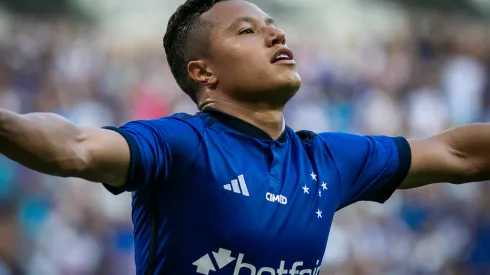 Marlon jogador do Cruzeiro comemora seu gol durante partida contra o Patrocinense no estadio Mineirao pelo campeonato Mineiro 2024. Atleta não vai jogar no Imortal. Foto: Fernando Moreno/AGIF
