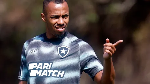 Foto: Vítor Silva/Botafogo – Marlon Freitas, que estava na mira do Vasco, em treinamento do Botafogo.
