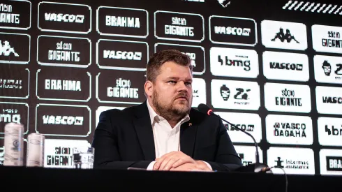 Foto: Leandro Amorim/Vasco – Lúcio Barbosa durante entrevista coletiva nesta quinta-feira 21 de março.
