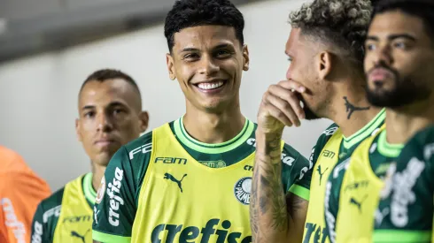 Richard Rios jogador do Palmeiras durante partida contra o Santos no estadio Vila Belmiro pelo campeonato BRASILEIRO A 2023. Atleta brilhou na última sexta-feira (22). Foto: Abner Dourado/AGIF
