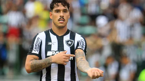 Halter Botafogo x Nova Iguacu pelo Campeonato Carioca no Estadio Bezerrao. 03 de Fevereiro de 2024, Brasilia, DF, Brasil. Zagueiro cobrado na web. Foto: Vitor Silva/Botafogo.
