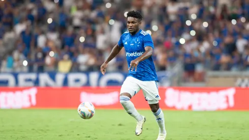 Foto : Staff Images / Cruzeiro – José Cifuentes, durante uma partida do Cruzeiro no Campeonato Mineiro de 2024.
