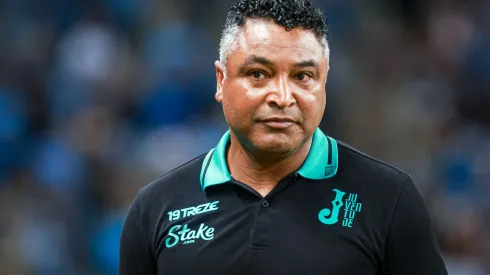 Roger Machado durante confronto contra o Grêmio no Campeonato Gaúcho de 2024.