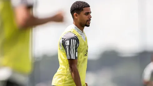 Robert Santos chega para reforçar o time de Gabriel Milito - Foto: Instagram/Atlético-MG