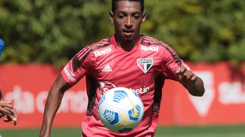Foto: Rubens Chiri / saopaulofc.net - Talles Costa inicia transição para o campo no São Paulo