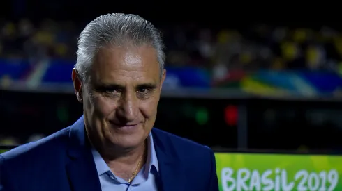 Foto: Thiago Ribeiro/AGIF – Tite observa titular do Corinthians
