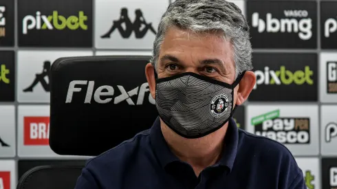 Foto: Thiago Ribeiro/AGIF - Carlos Brazil abre o jogo sobre contratação no Vasco