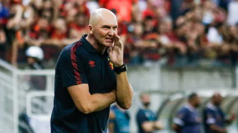 Foto: (Rafael Vieira/AGIF) - Gilmar Dal Pozzo não resistiu à pressão no Sport e acabou deixando o comando da equipe rubro-negra no último domingo (26)