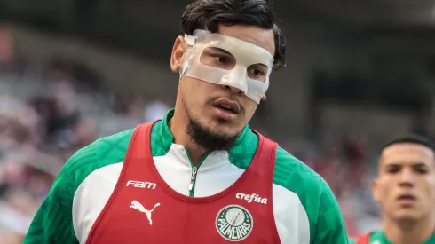 Gustavo Gómez jogador do Palmeiras durante aquecimento antes da partida contra o Athletico-PR no estadio Arena da Baixada pelo campeonato Brasileiro A 2023. Defensor esboçou a grande final. Foto: Robson Mafra/AGIF
