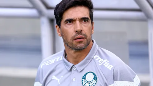 Abel Ferreira tecnico do Palmeiras durante partida contra o Botafogo-SP no estadio Arena Barueri pelo campeonato Paulista 2024. Treinador ficou 'sabendo' sobre declaração de atacante. Foto: Marcello Zambrana/AGIF
