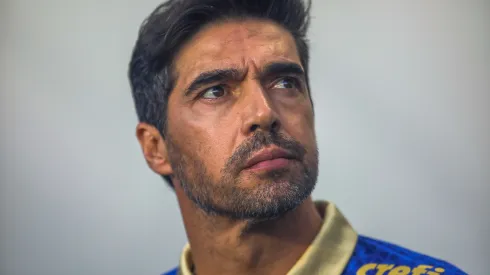 Abel Ferreira tecnico do Palmeiras durante partida contra o Santos no estadio Vila Belmiro pelo campeonato Paulista 2024. Reinaldo Campos/AGIF
