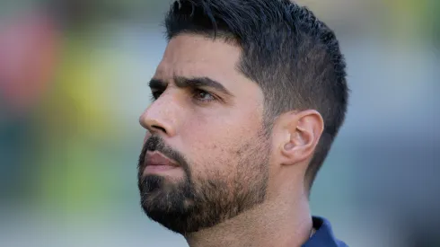 Antonio Oliveira tecnico do Cuiaba durante partida contra o Bahia no estadio Arena Pantanal pelo campeonato Brasileiro A 2023. Volante do comandante foi detonado na web. Foto: Gil Gomes/AGIF
